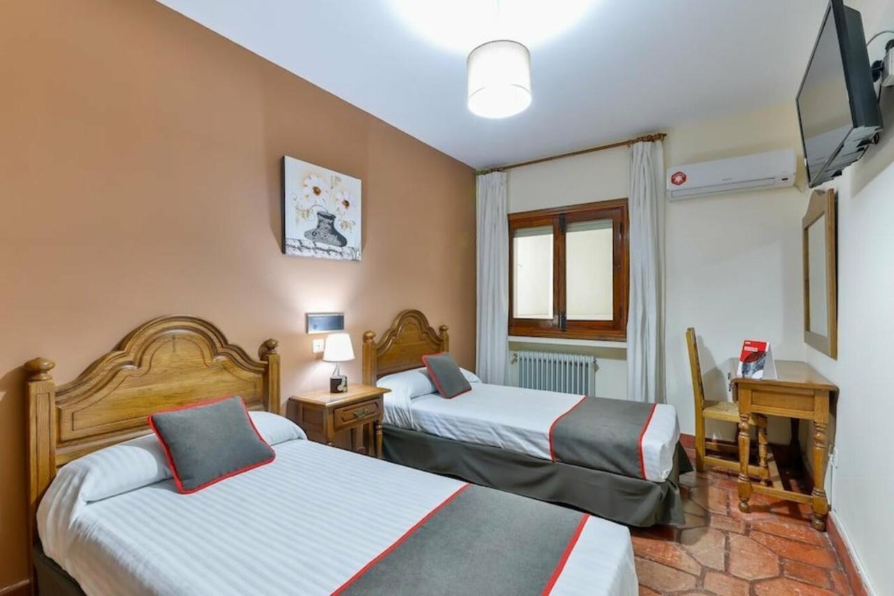 Hostal Alfonso XI Guadalupe  Kültér fotó