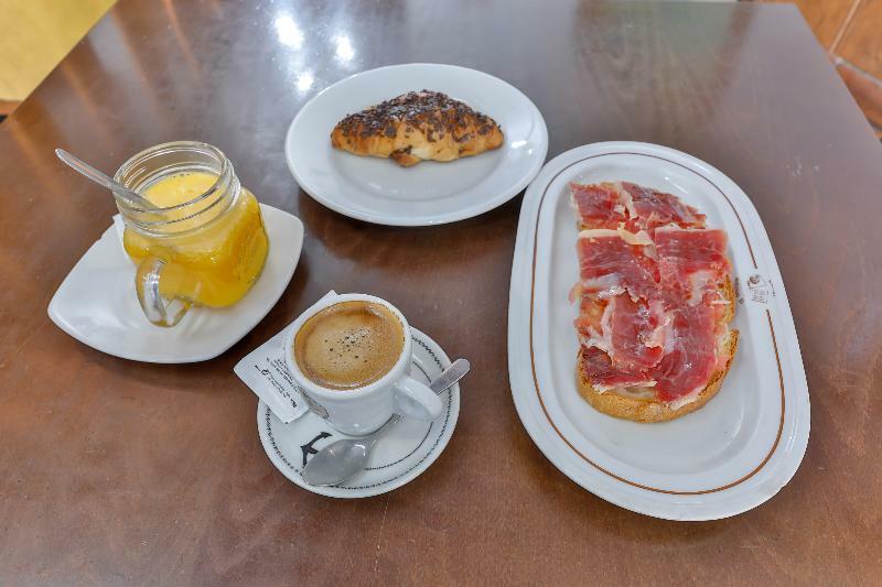 Hostal Alfonso XI Guadalupe  Kültér fotó