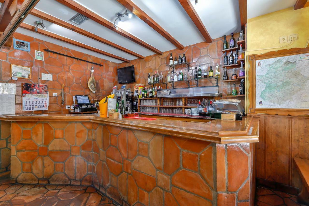 Hostal Alfonso XI Guadalupe  Kültér fotó